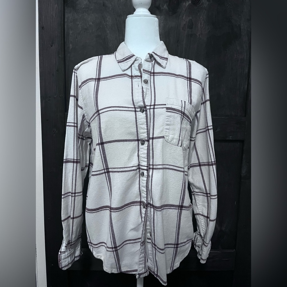 Universal Thread White and Maroon Flannel